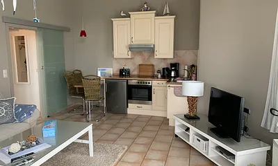 Küchenzeile mit Essecke