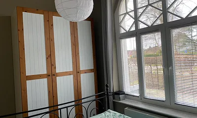 Großer Kleiderschrank im Schlafzimmer