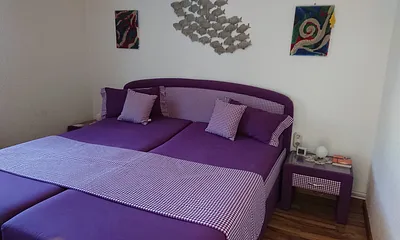 Schlafzimmer mit Doppelbett 1,60m breit