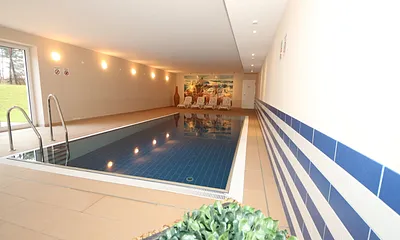 Wellnessbereich mit Innenpool (8 m x 4 m - 1,30 m tief), Sauna und Ruheraum im Haupthaus A inklusive