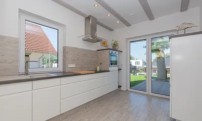 Küchenzeile mit allem was man zum Kochen benötigt