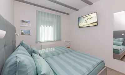 Schlafzimmer mit TV