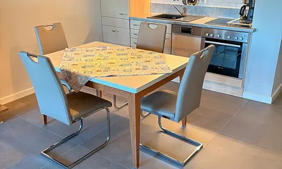 Küche mit Essbereich