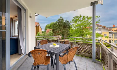 sonniger Südbalkon lädt zum Verweilen ein