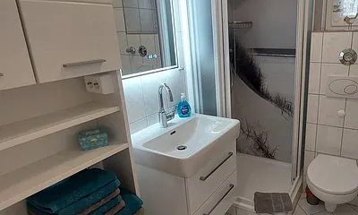 Bad mit Dusche, WB und WC