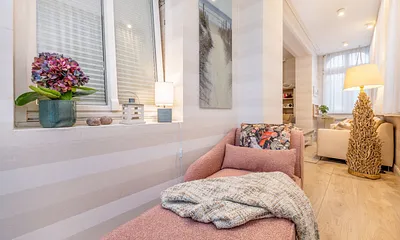 Blick von der "Ottomane mit Seeblick" ins Wohnzimmer. 