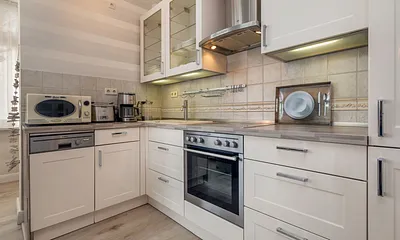 ... mit Geschirrspüler, Kühl-Gefrierkombination, Cerankochfeld, Backofen, Mikrowelle usw.