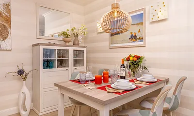 Der komfortable Eßplatz im Wohnzimmer.