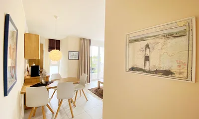 Essplatz mit Stühlen