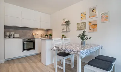 voll ausgestattete Küchenzeile