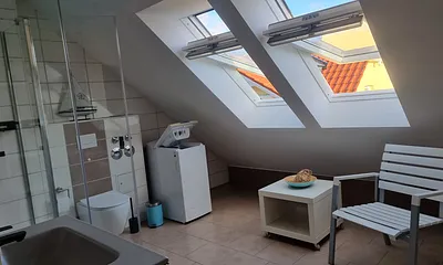 Tageslichtbad mit Waschmaschine