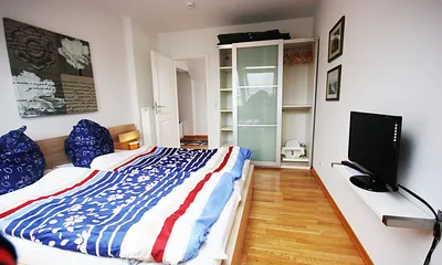 Schalfzimmer nach Norden mit 2. Fernseher