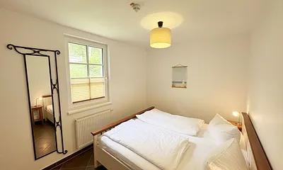 Schlafzimmer mit Doppelbett