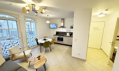 Küchenzeile mit Essbereich