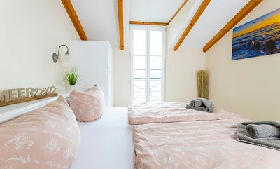 2 Schlafzimmer mit jeweils einem komfortablen Doppelbett (1,80 m x 2,00 m) und Kleiderschrank