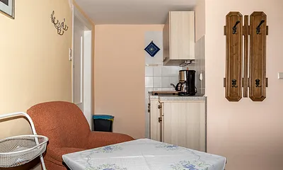  Blick von Sitzbereich zur Küche