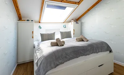 1. Schlafzimmer mit Dachfenster