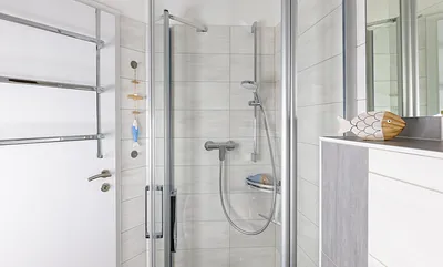 Badezimmer mit Dusche