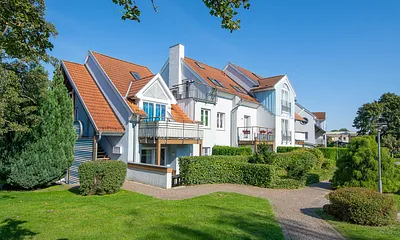 Die großzügig angelegte Außenanlage