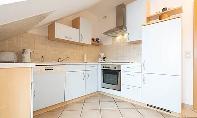 Die voll ausgestattete separate Küche