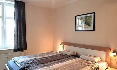 Schlafzimmer mit Doppelbett