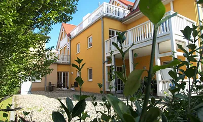 Das Strandhus von hinten - hier befindet sich Ihre Terrasse