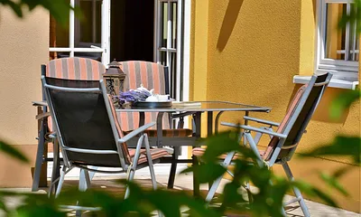 Die möblierte Terrasse