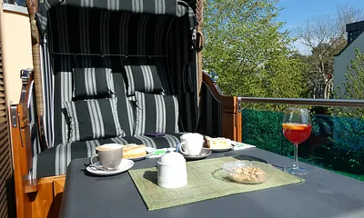 Balkon mit Strandkorb