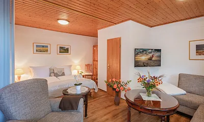 Wohnbereich mit separaten Doppelbett