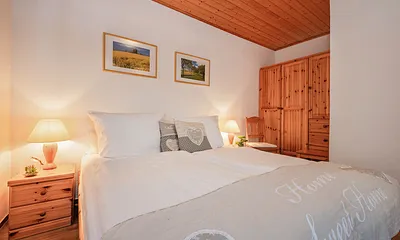 Doppelbett im Wohnbereich