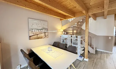 Ferienhaus Ilsebill - Essplatz mit Blick auf die Treppe