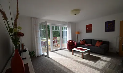 Wohnzimmer mit Großer Fensterfront