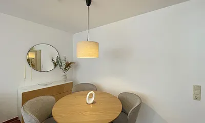 Esstisch mit Stühlen