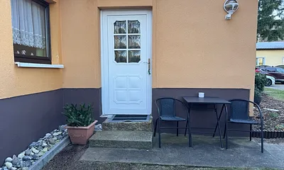 Grillecke/Terasse und Eingang 