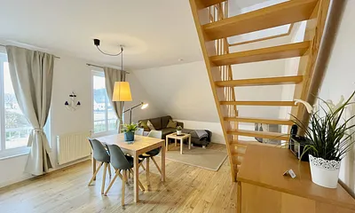 Esstisch mit Stühlen