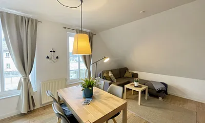 Esstisch mit Stühlen