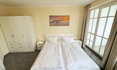 Schlafzimmer mit Doppelbett