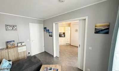 Wohnbereich mit Blick auf die Küchenzeile