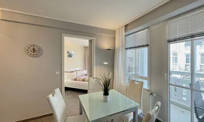 Essplatz mit Zugang zum Balkon