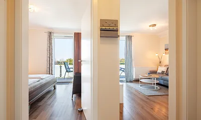 Blick zum Schlaf- und Wohnraum