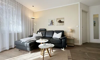 Wohnbereich mit Couchecke, Leselampe, iPad Air, Smart-TV, SONOS-Musikanlage mit DAB Radio sowie ein Festnetztelefon gehören zur elektronischen Ausstattung