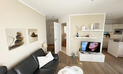 Wohnbereich mit Couchecke, Leselampe, iPad Air, Smart-TV, SONOS-Musikanlage mit DAB Radio sowie ein Festnetztelefon gehören zur elektronischen Ausstattung