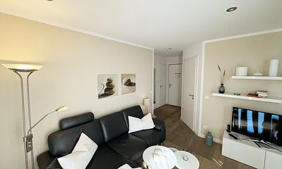 Wohnbereich mit Couchecke, Leselampe, iPad Air, Smart-TV, SONOS-Musikanlage mit DAB Radio sowie ein Festnetztelefon gehören zur elektronischen Ausstattung