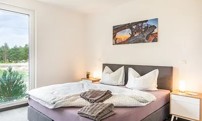 Schlafzimmer mit Doppelbett