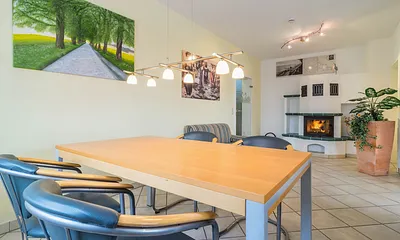 separater Esstisch im Wohnbereich