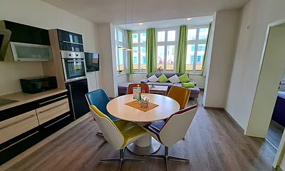 gemütliche Sitzecke, vollwertige Küchenzeile mit Sitz- und Essecke