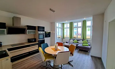 gemütliche Sitzecke, vollwertige Küchenzeile mit Sitz- und Essecke