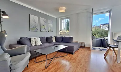 Wohn- und Essbereich mit Zugang zur Terrasse