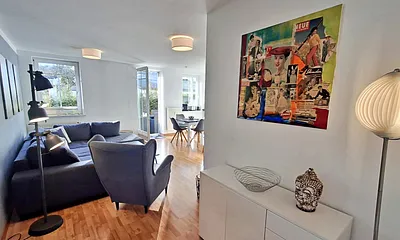 Wohn- und Essbereich mit Zugang zur Terrasse