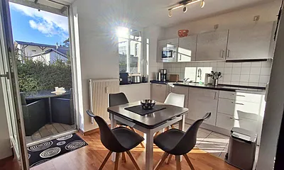 Essbereich und Küchenzeile, Zugang zur Terrasse